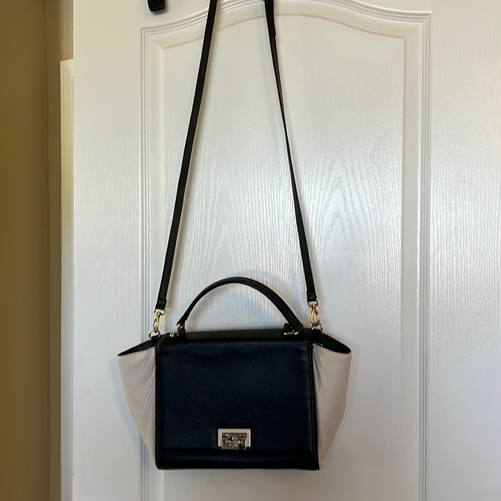 Perfect adj size Kate Spade in excellent condition handle strap and Crossbody